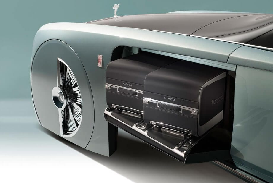 Zukunftsstudie Rollce Royce Vision Next 100 - Frontkofferraum mit ausfahrbaren Ladeboden
