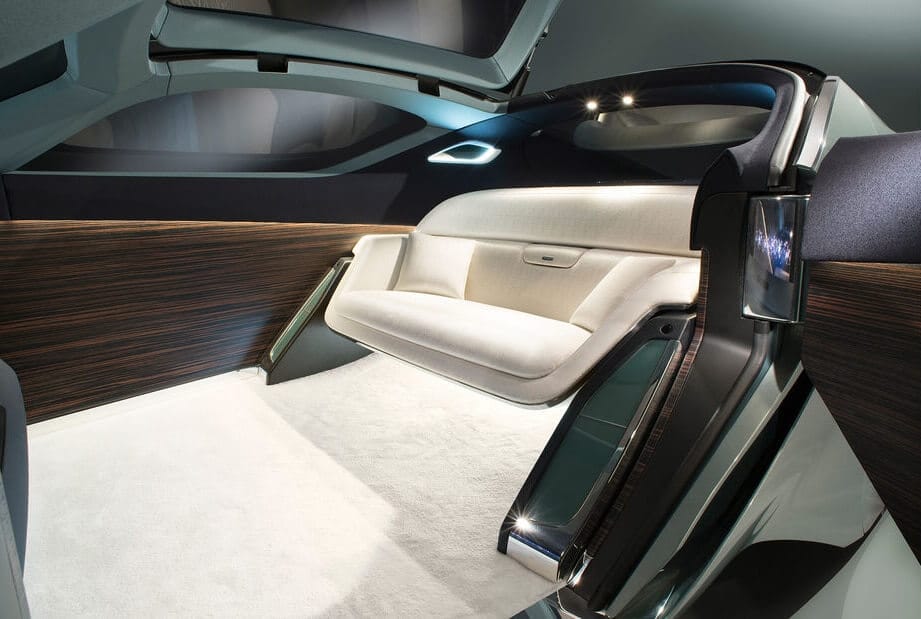 Zukunftsstudie Rollce Royce Vision Next 100- Autonomes Fahren in einem hochwertigem Ambiente Zukunftsstudie Rollce Royce Vision Next 100- Autonomes Fahren in einem hochwertigem Ambiente